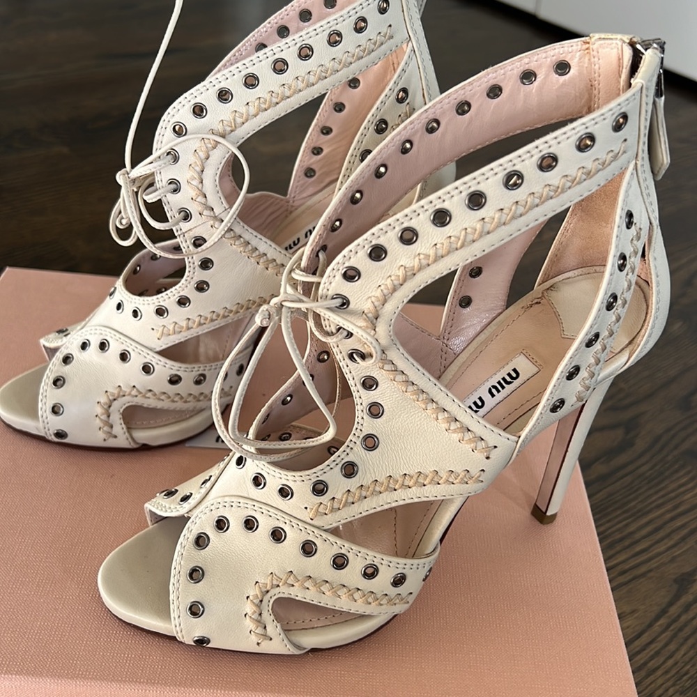 RARE MIU MIU Calzature Donna Cream Lace up eyelet Heels - size 37.5 eu - Picture 2 of 7